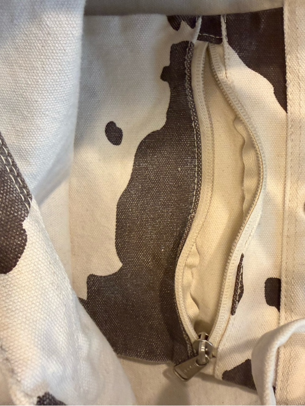 BAGGU Cow print canvas tote bag. Tote handles and shoulder strap sewn on. - Picture 5 of 8